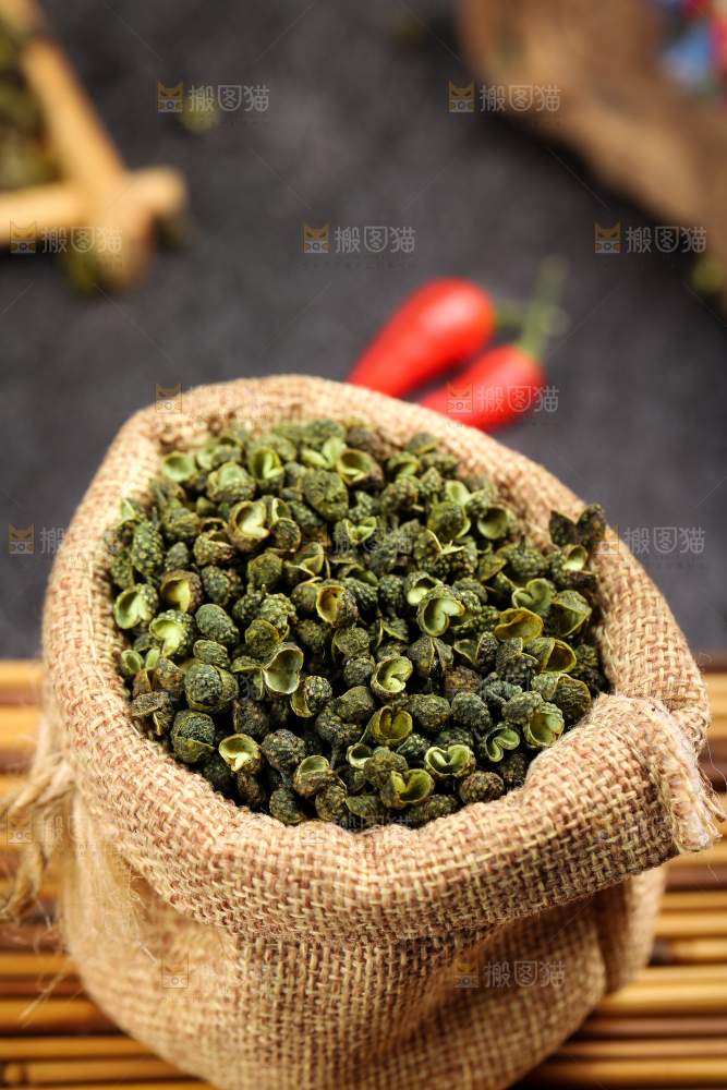 深底上的藤椒