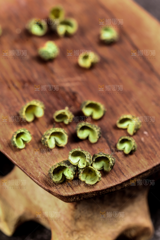 深底上的藤椒