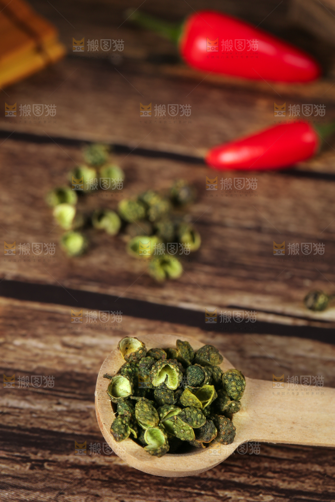 深底上的藤椒
