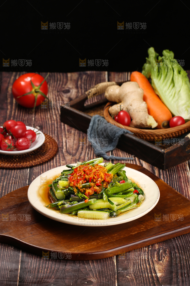 深底上的炒红菜苔