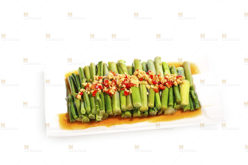白底上的炒红菜苔