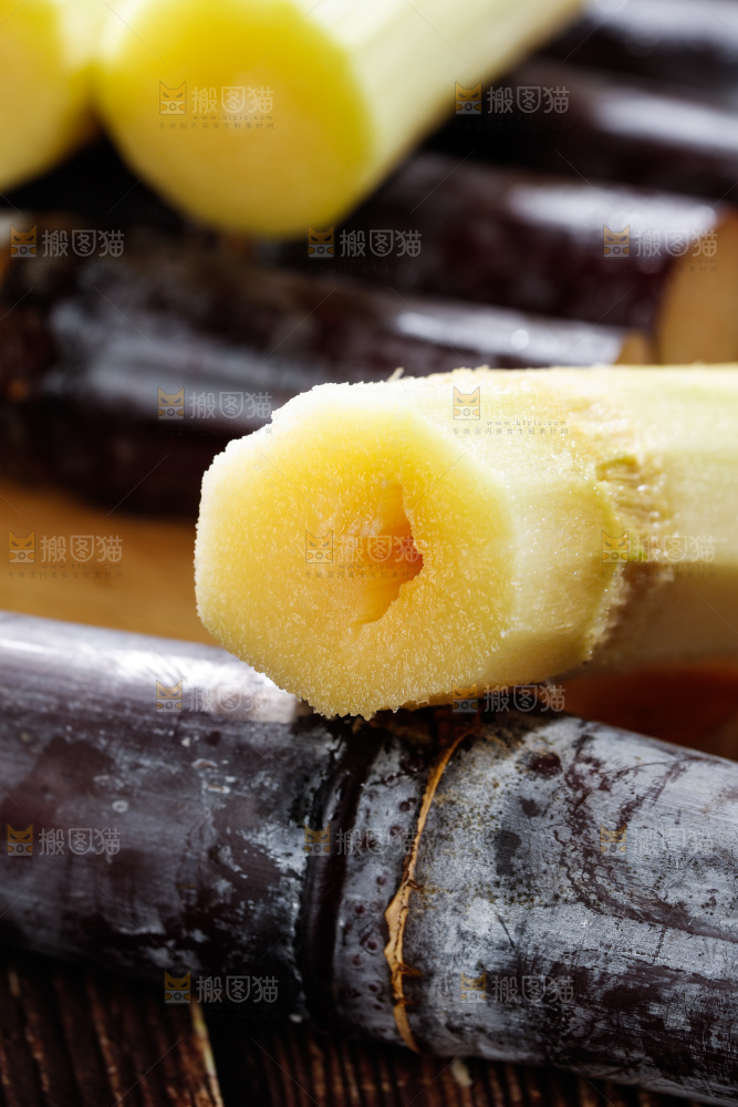深底上的黑皮甘蔗