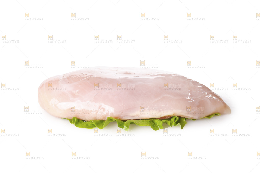 白底上的鸡胸肉