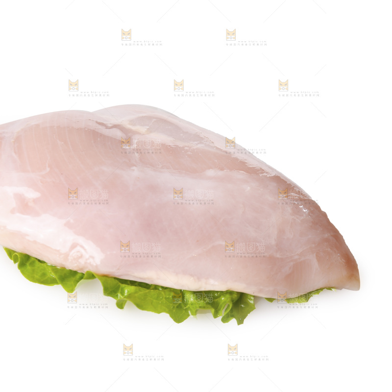 白底上的鸡胸肉