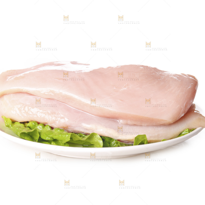 白底上的鸡胸肉