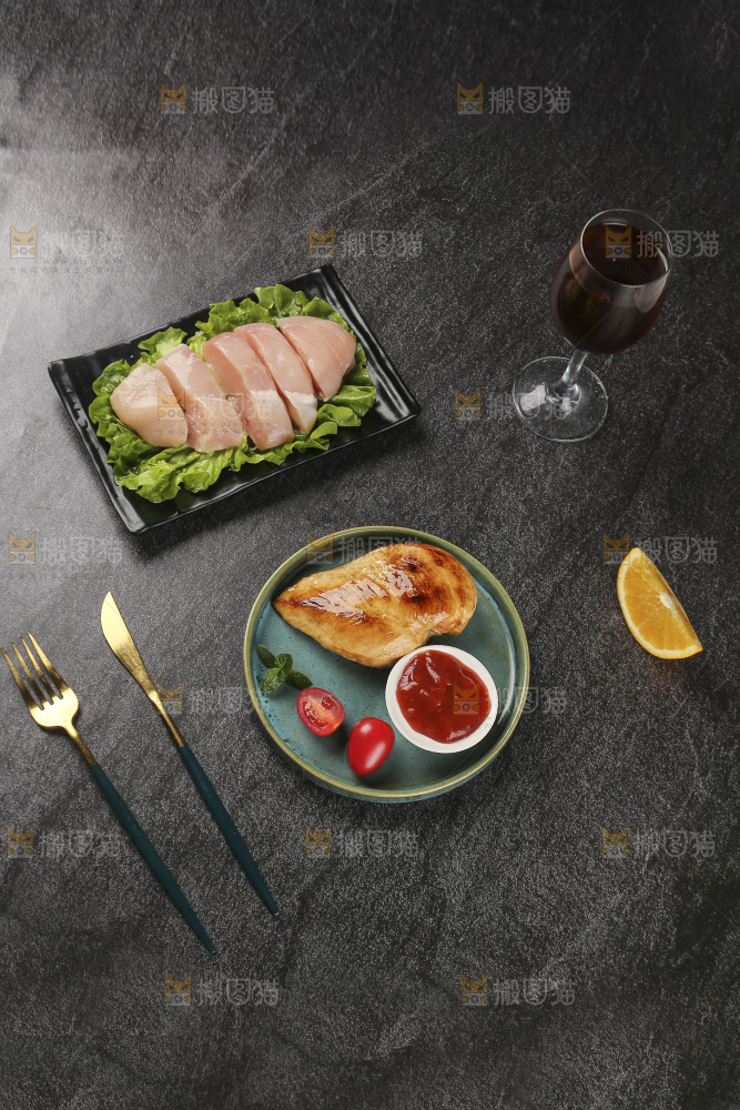 黑底上的鸡胸肉