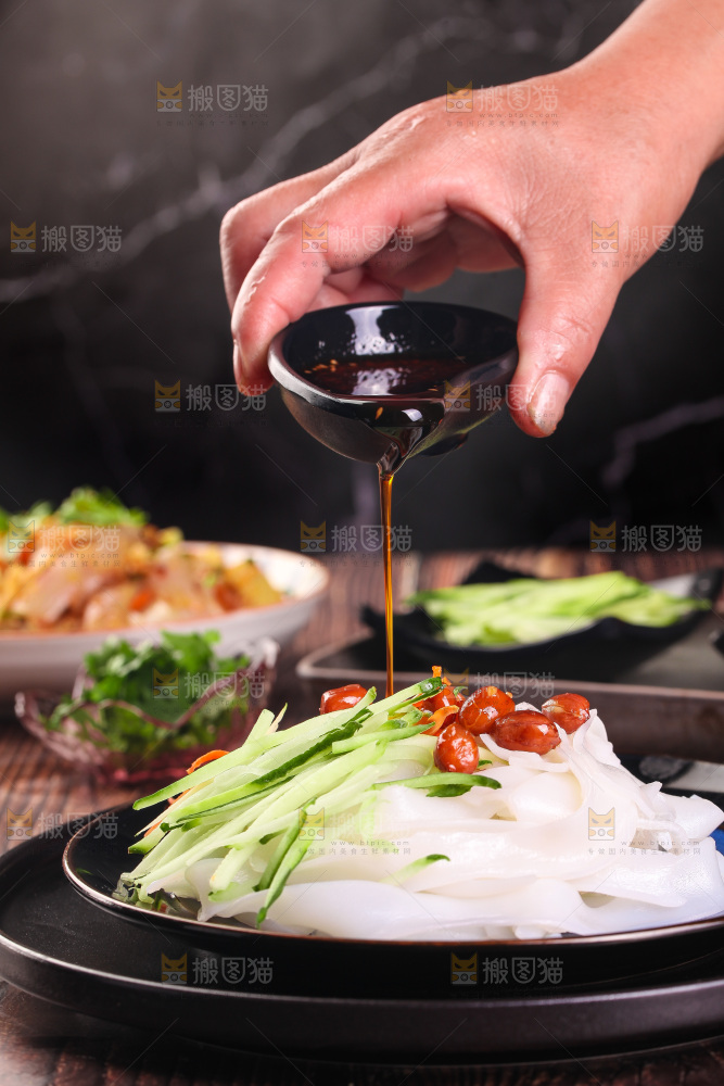 深底上的凉皮