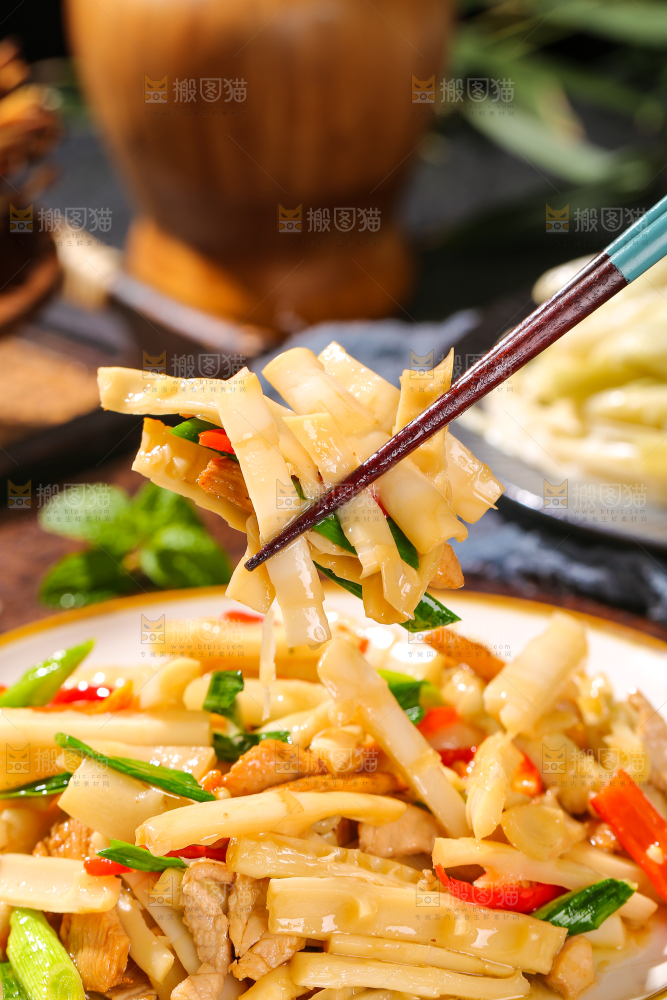 木底上的笋丝炒肉