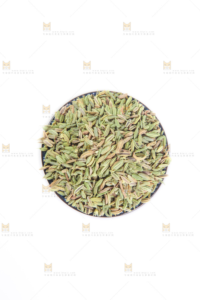白底上的小茴香籽