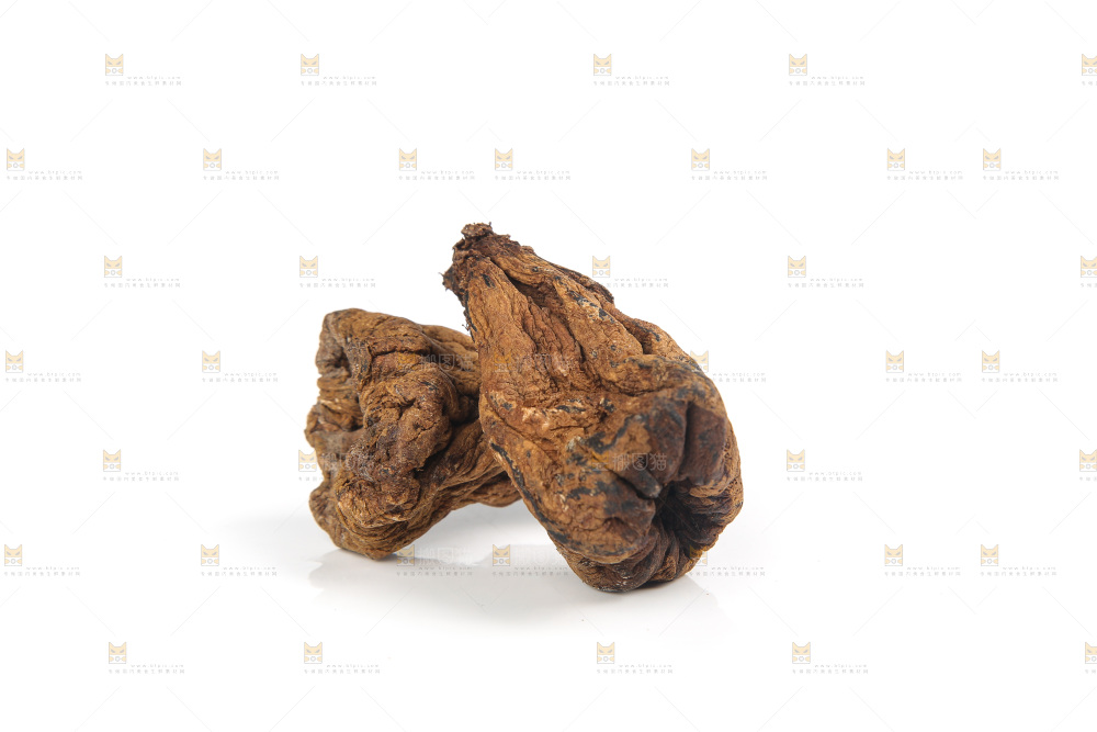 白底上的风干芥肉