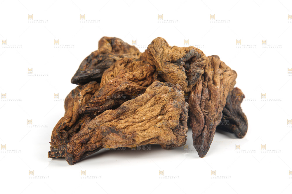 白底上的风干芥肉