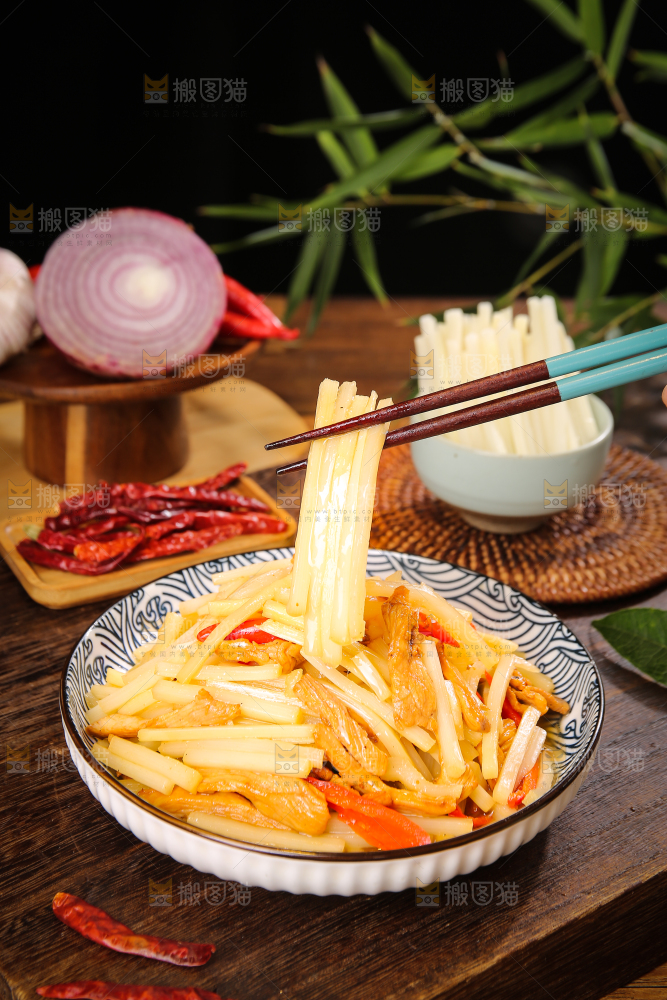 木底上的笋丝炒肉