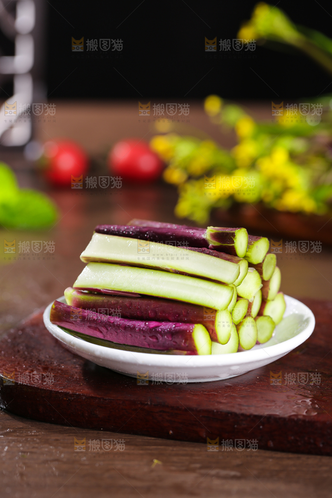 深底上的红菜苔