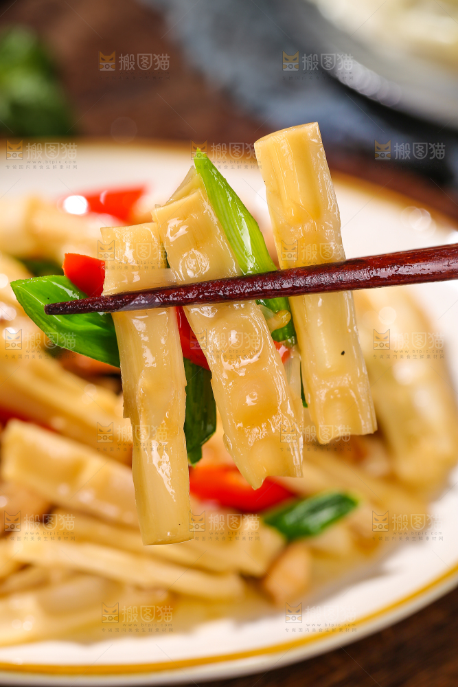 木底上的笋丝炒肉