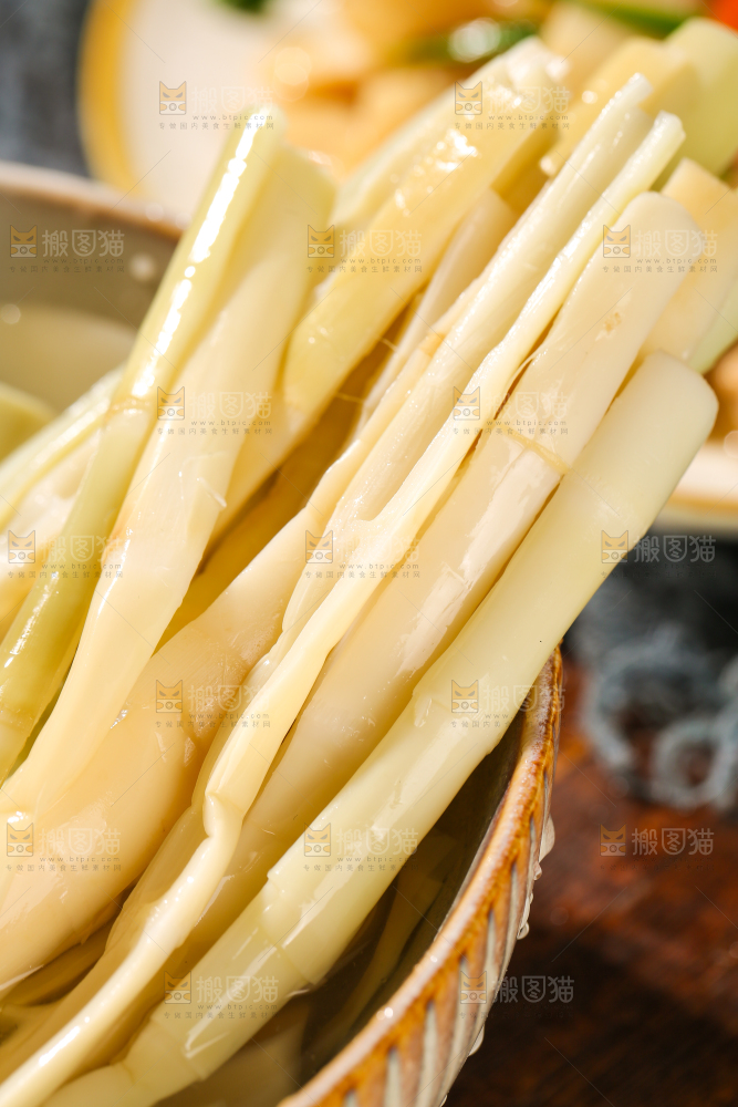 木底上的鲜嫩笋丝