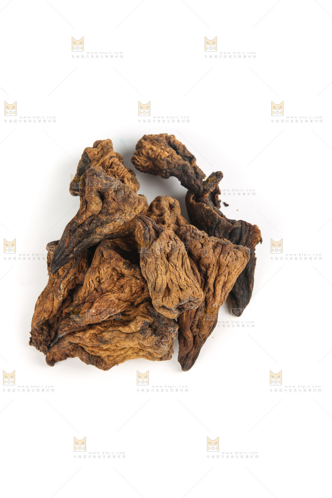 白底上的风干芥肉