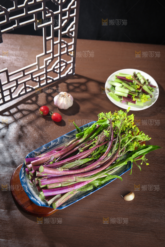 深底上的红菜苔
