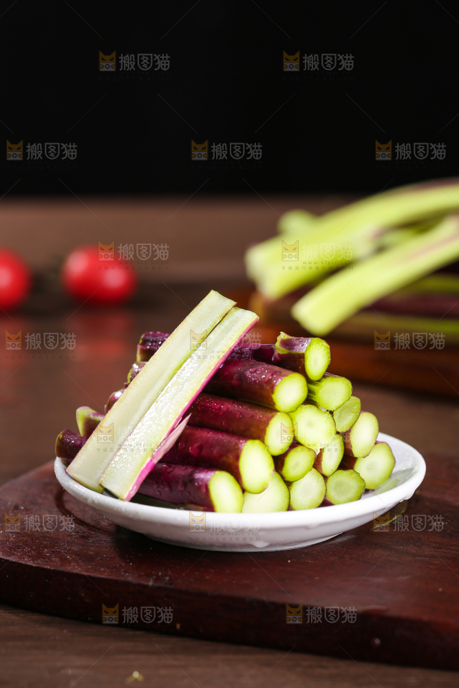 深底上的红菜苔