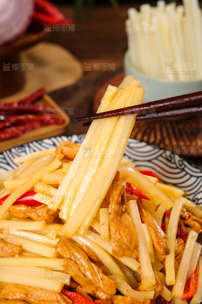 木底上的笋丝炒肉