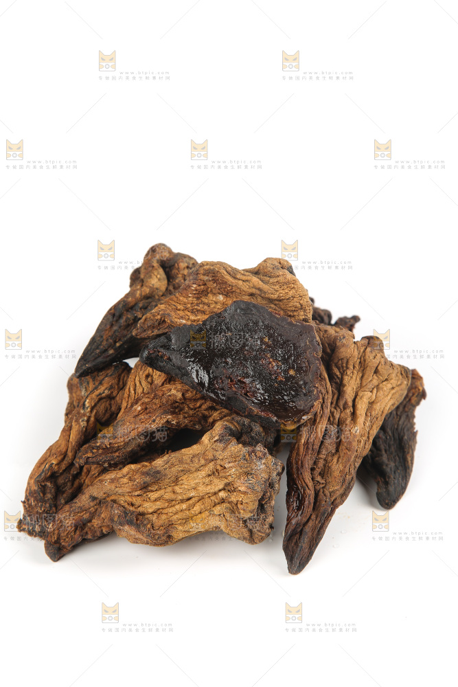 白底上的风干芥肉