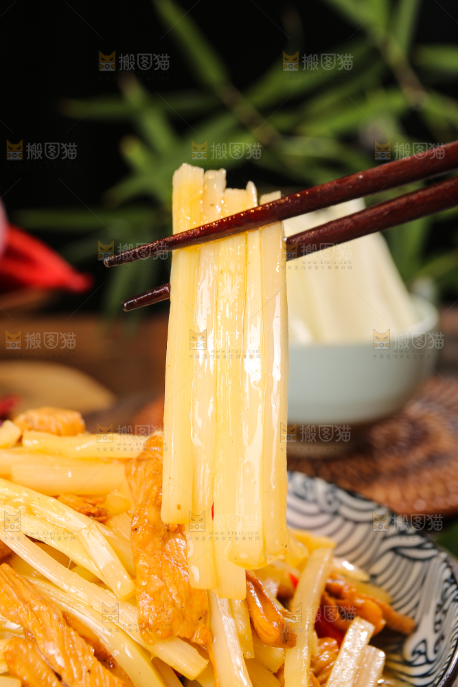 木底上的笋丝炒肉
