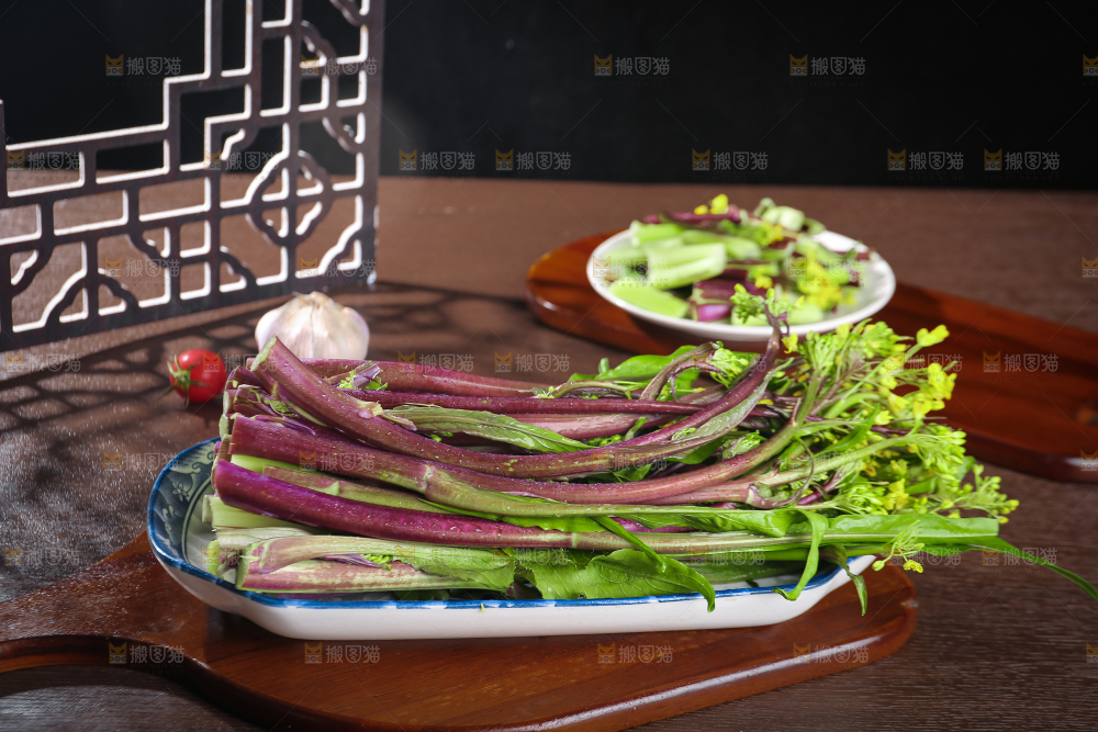 深底上的红菜苔