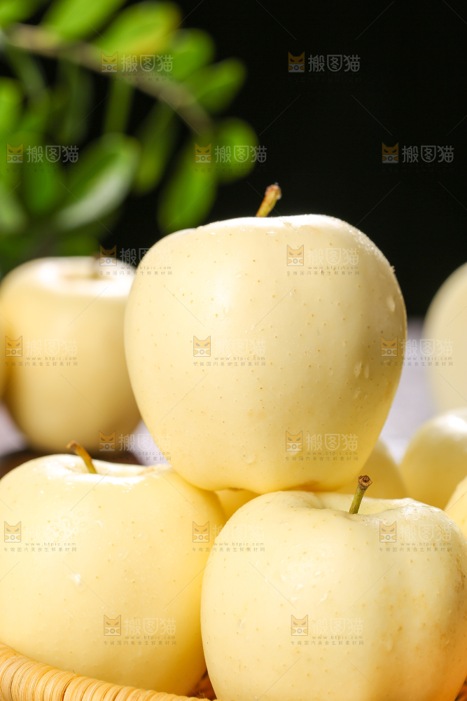深底上的奶油富士