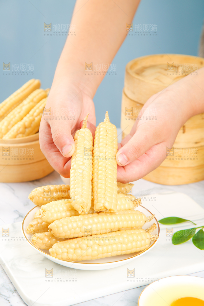 浅底上的手指糯玉米