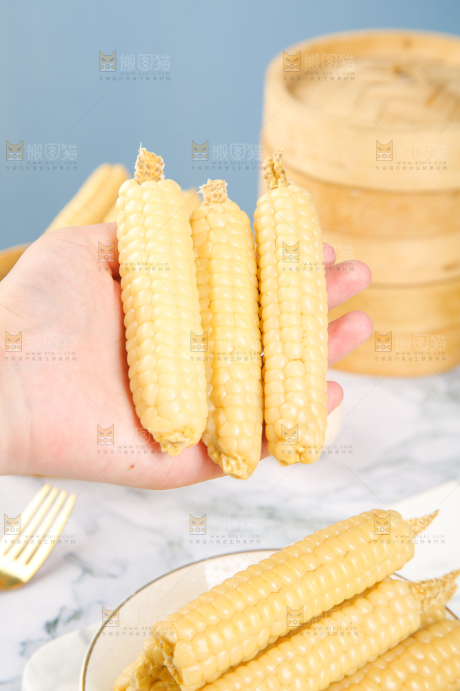 浅底上的手指糯玉米