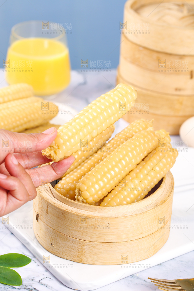 浅底上的手指糯玉米