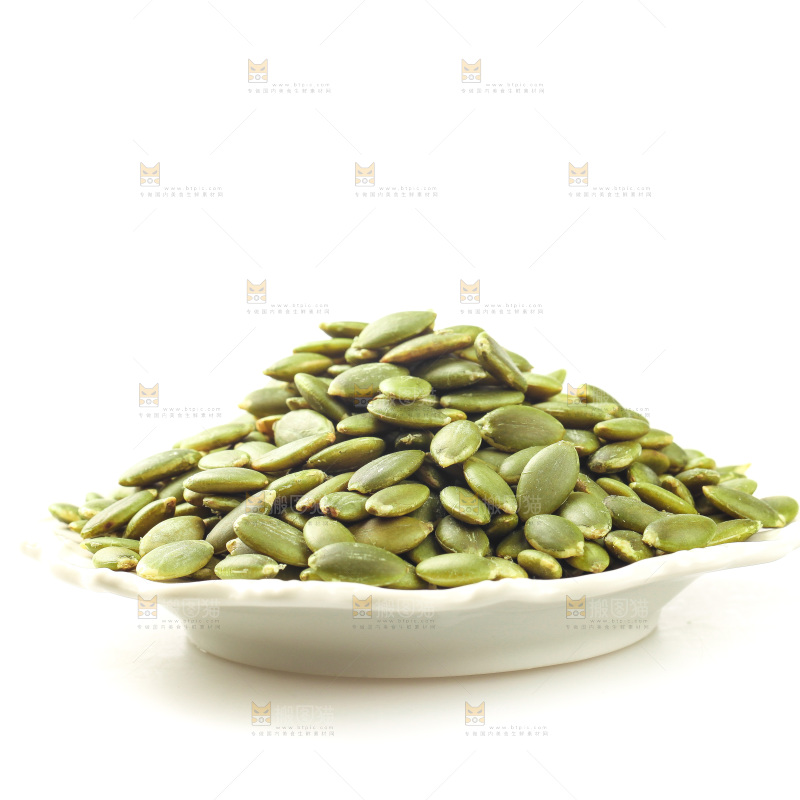 白底上的南瓜籽仁