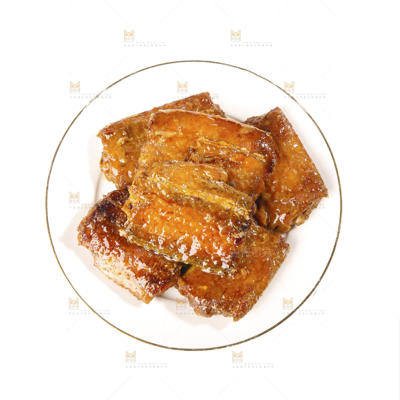 白底上的红烧带鱼