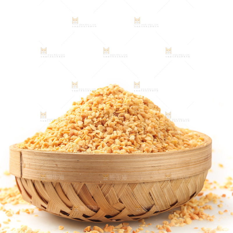 白底上的花生碎