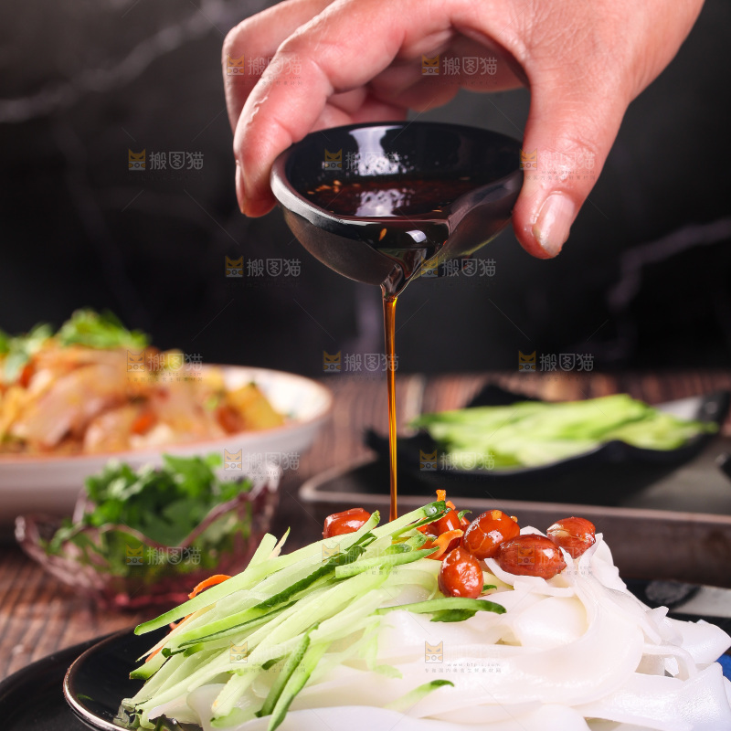 深底上的凉皮