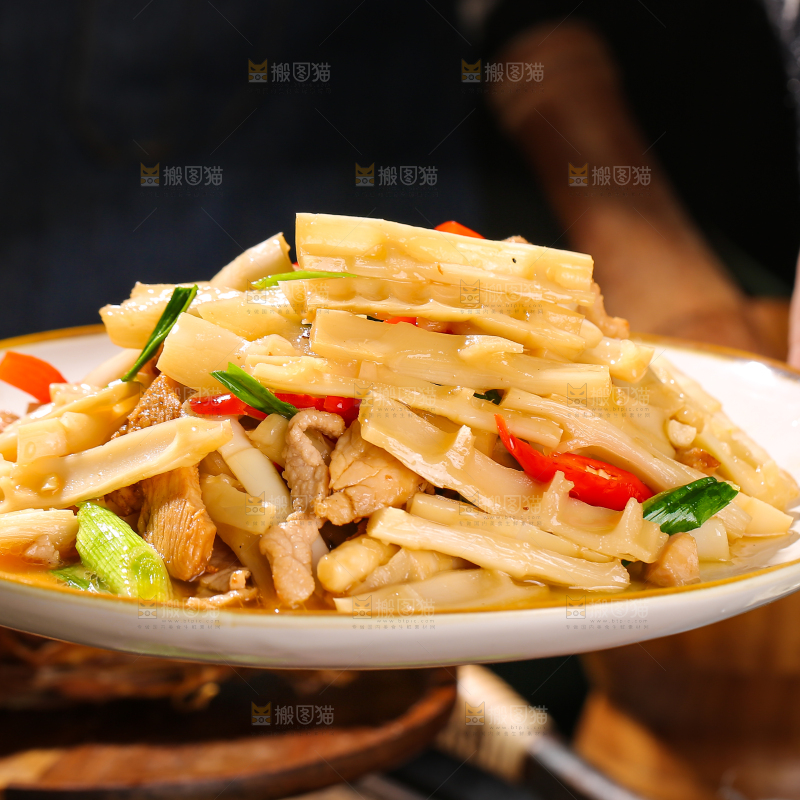 木底上的笋丝炒肉