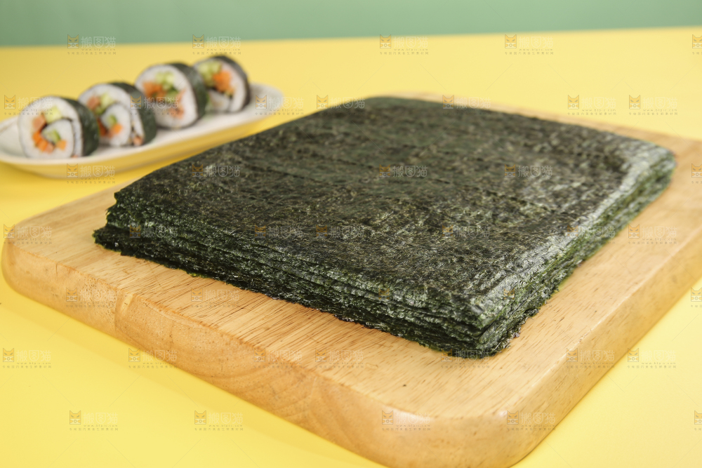 浅底上的海苔卷
