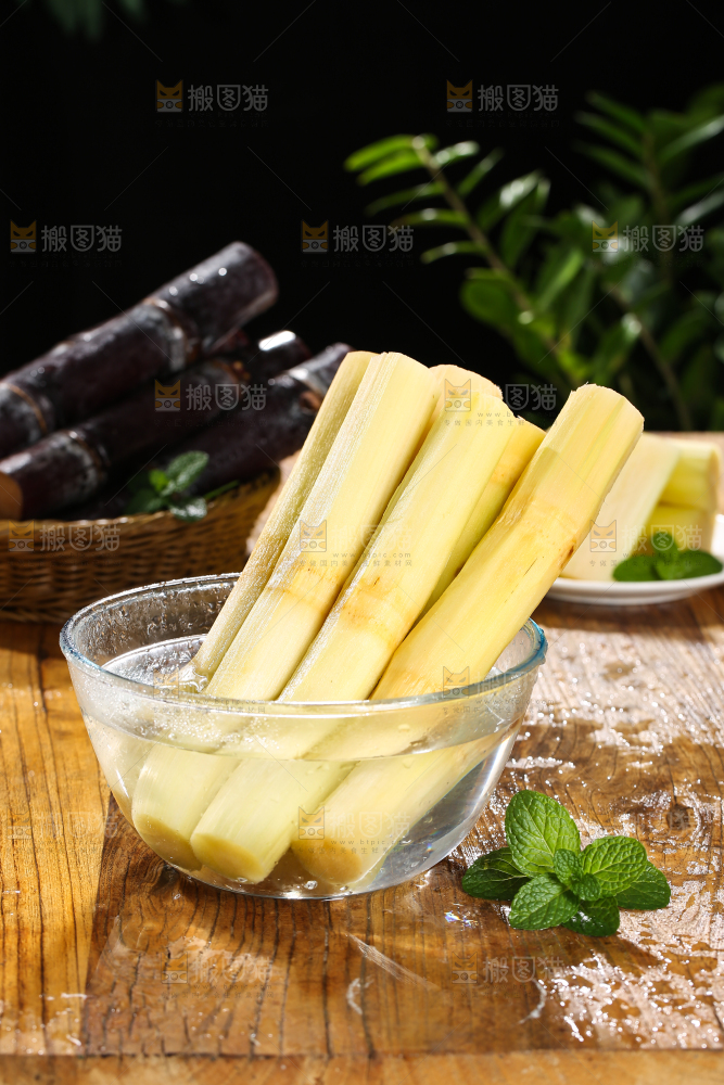 深底上的黑皮甘蔗