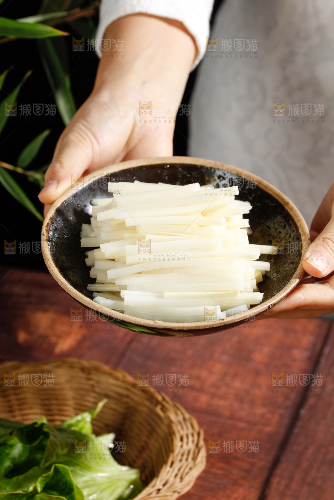 深底上的清水笋丝