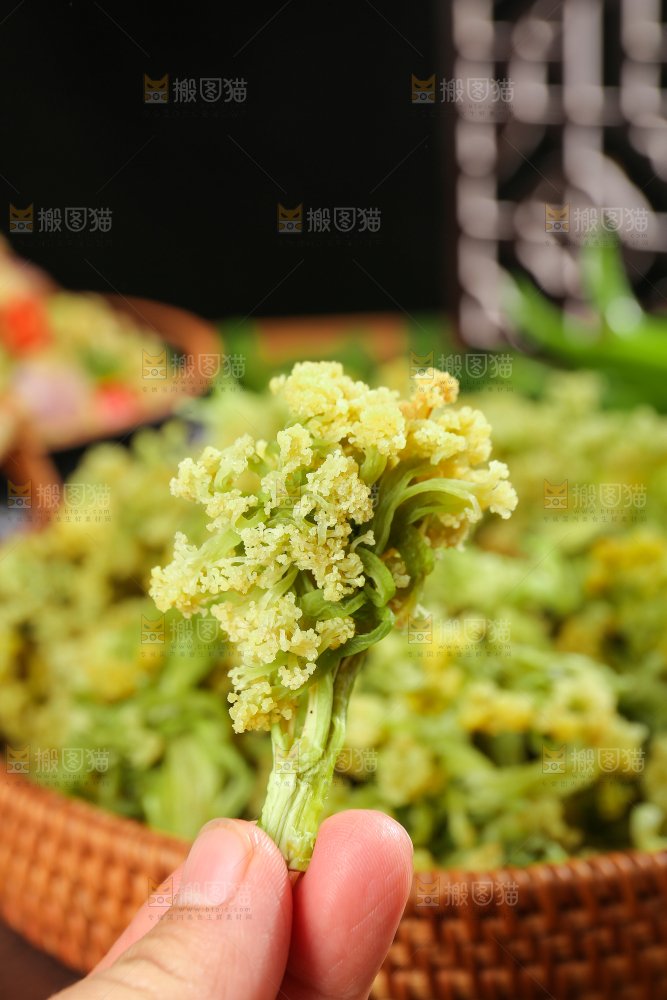 木底上的干花菜