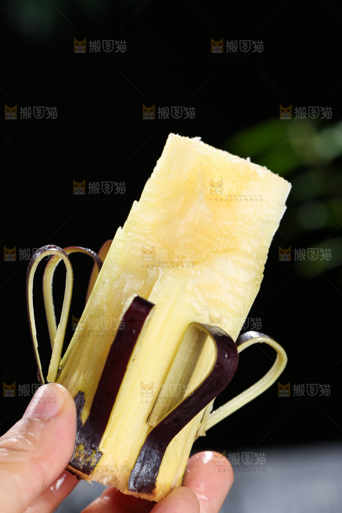 深底上的黑皮甘蔗