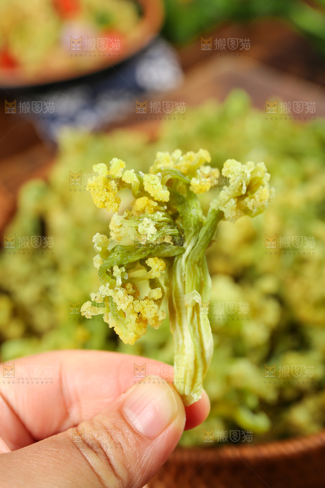 木底上的干花菜