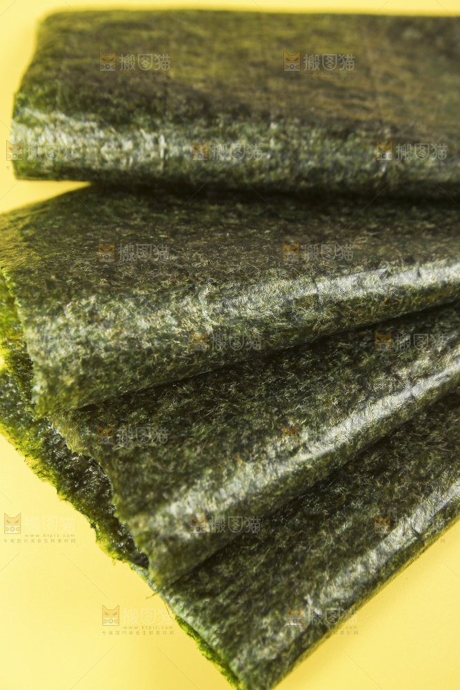浅底上的海苔卷