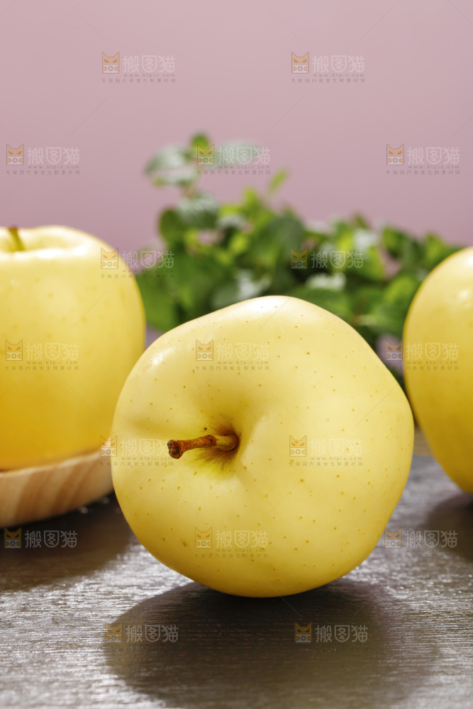 深底上的黄元帅苹果