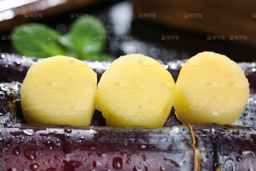 深底上的黑皮甘蔗