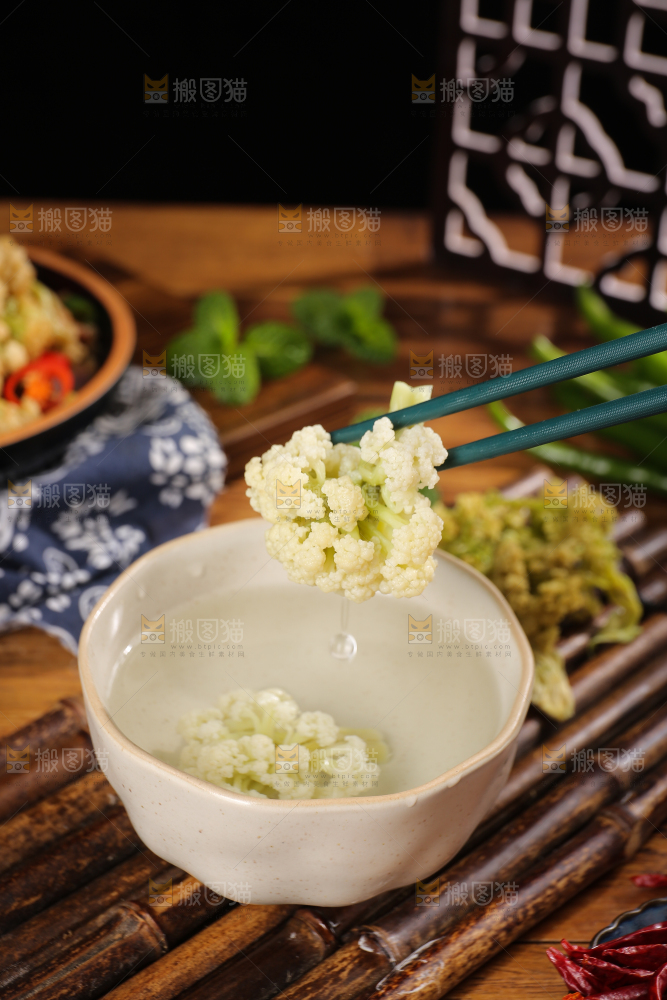 木底上的干花菜
