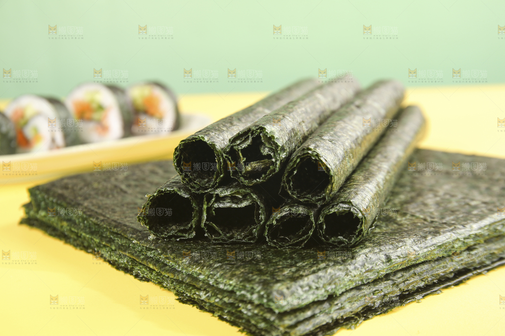 浅底上的海苔卷