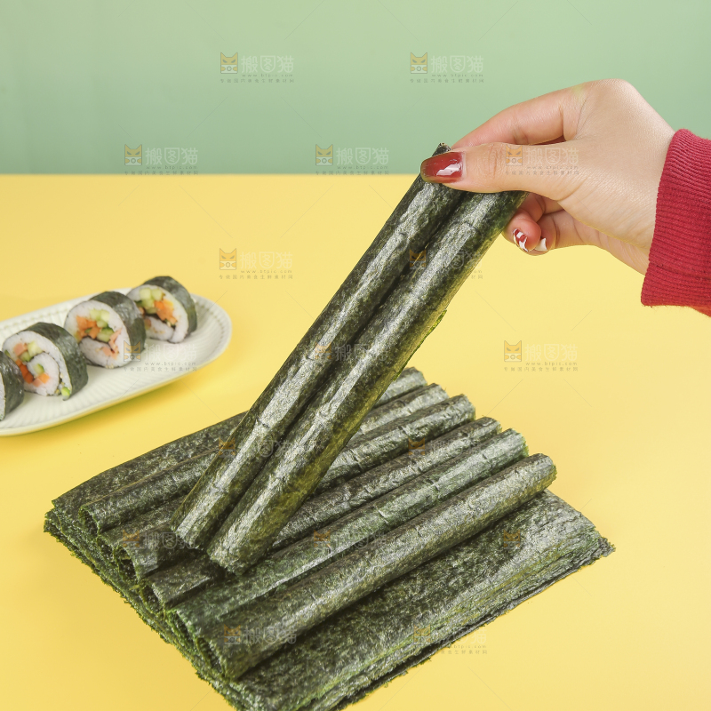 浅底上的海苔卷