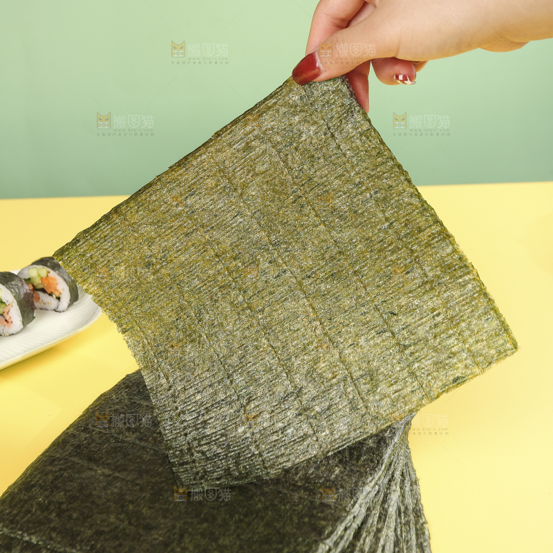 浅底上的海苔卷