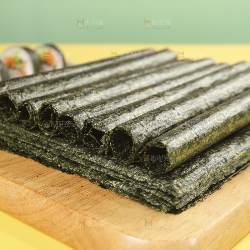 浅底上的海苔卷