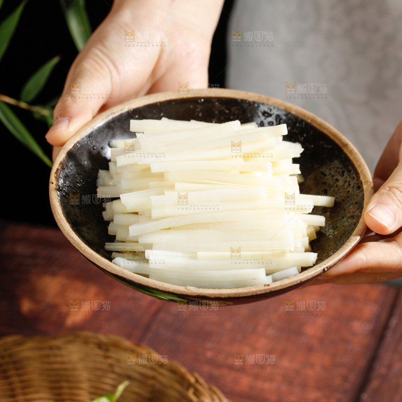 深底上的清水笋丝